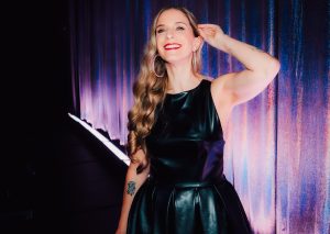 Alison Mandel estrena su nuevo especial de comedia "Sugarmami" en Prime Video