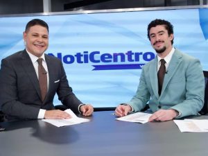 Bad Bunny sorprende con su incursión como conductor de noticiero en Puerto Rico