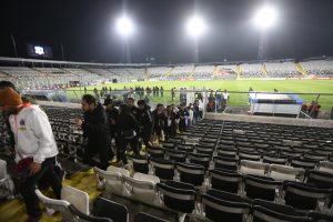 Colo Colo recibió duro castigo de la Conmebol por graves incidentes en el Monumental