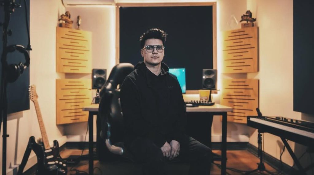 Manu Burgos, la mente creativa detrás de las canciones que marcan nuestras teleseries