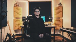 Manu Burgos, la mente creativa detrás de las canciones que marcan nuestras teleseries