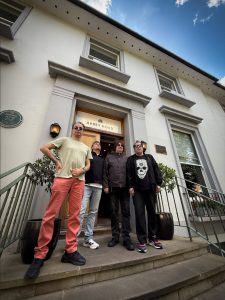 Los Tres terminan nuevo disco en Abbey Road y repletan sala mítica en Londres