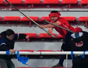 Hinchas de Racing brindaron refugio a simpatizantes de la U tras incidentes en Avellaneda