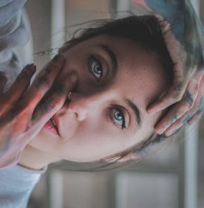 Francat debuta con “Amiga”: una propuesta íntima y poderosa que marca el inicio de su carrera solista