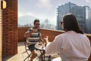 Santiago cierra el año con grandes conciertos y Hotel Four Points by Sheraton emerge como la opción ideal para alojarse