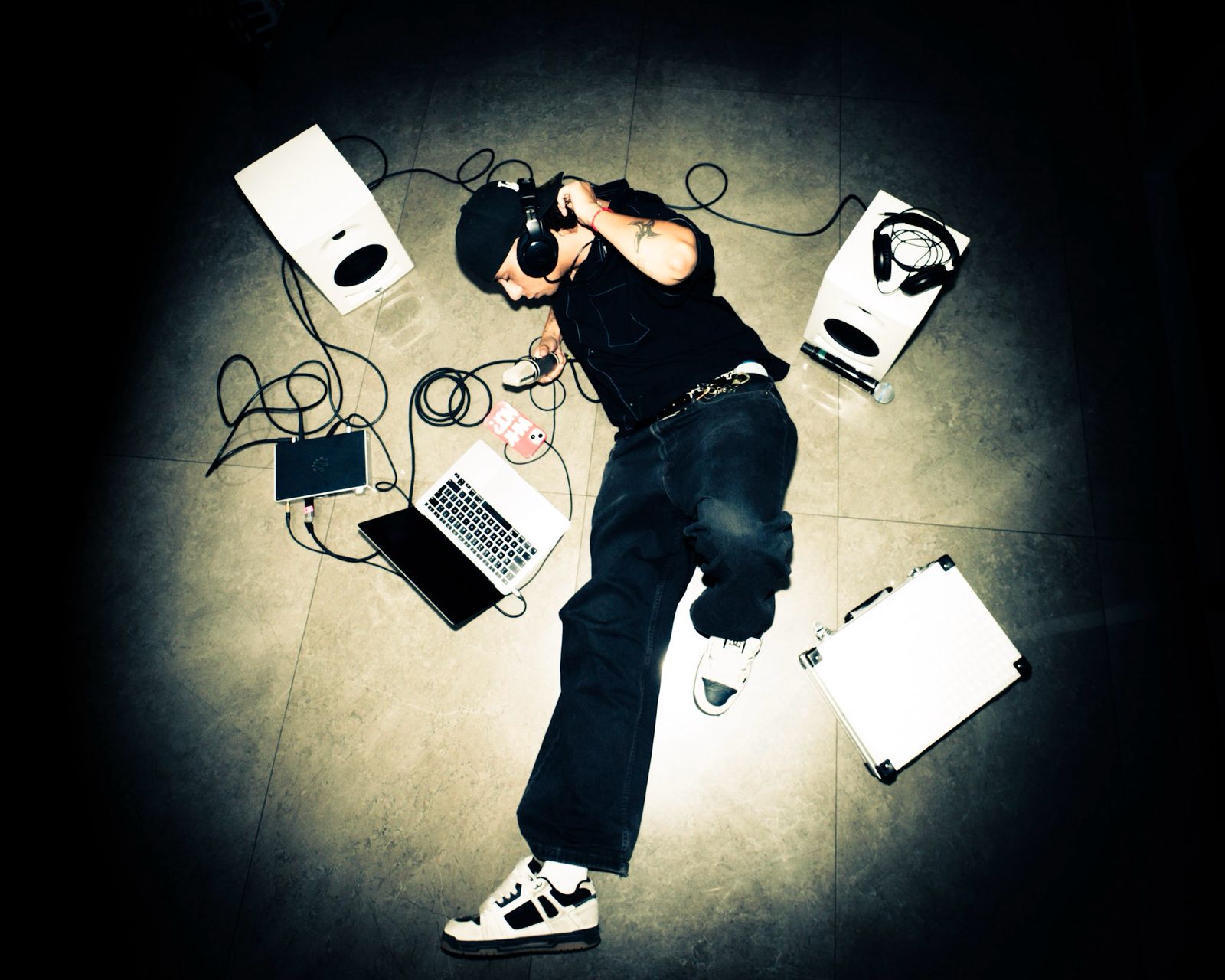 1001 lanza “Bimba y Lola”, su primer single de 2026 y una apuesta por el hyperpop chileno