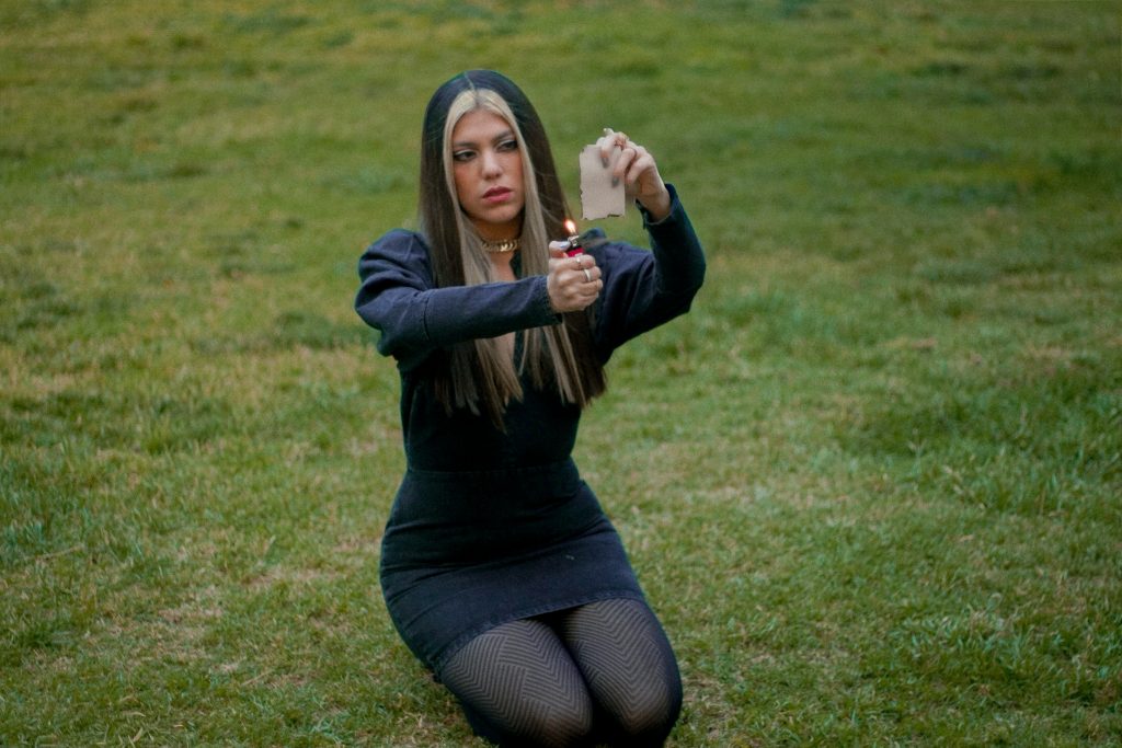 GIYIL da un giro decisivo con “Nota”: su transición hacia el pop alternativo