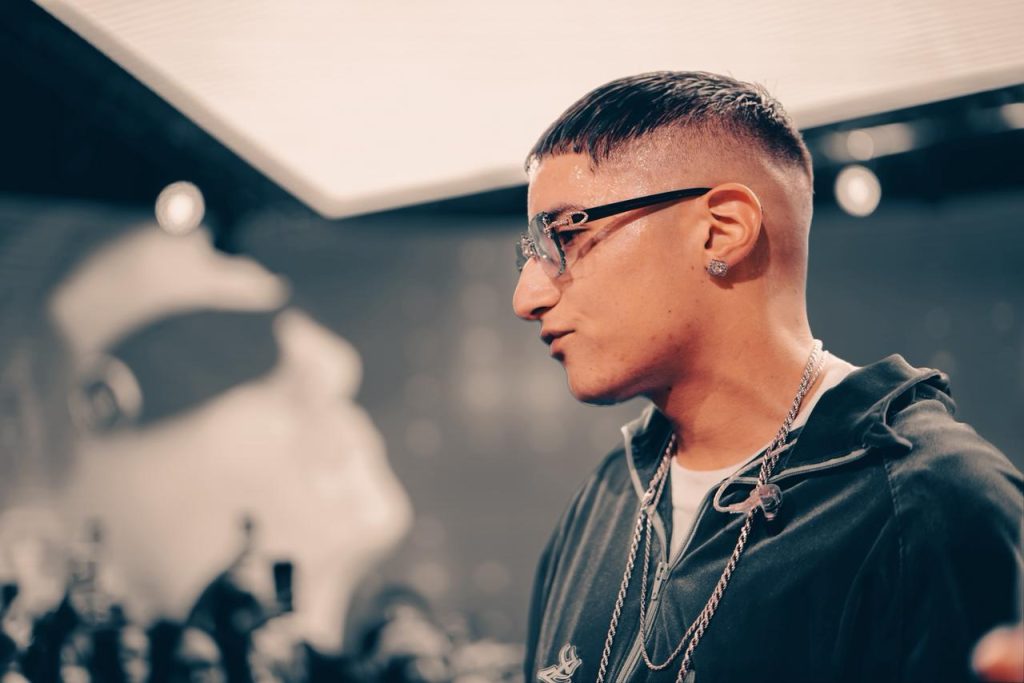 Sinaka entra en la recta final rumbo a su debut en el Caupolicán